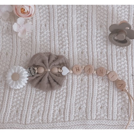 Personalizowana zawieszka do smoczka Arus Accesories bow Eco muślin Carmel