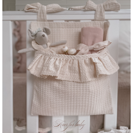 Lovely Line przybornik / organizer na łóżeczko z koronkową falbanką -  jasny beż