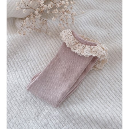 Podkolanówki z koronkową falbanką pudrowy róż