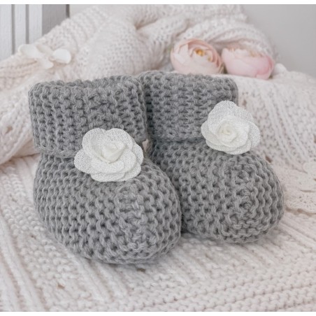 Sweterkowe skarpetki/ buciki z śmietankowym kwiatuszkiem szare