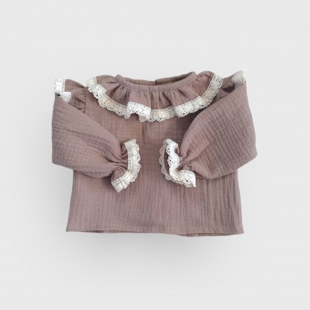 Koszula muślinowa z koronkowymi falbankami karmelowa