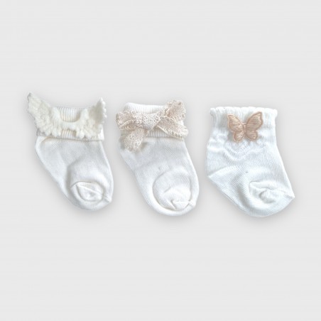 Zestaw trzech par skarpetek niemowlęcych śmietankowe