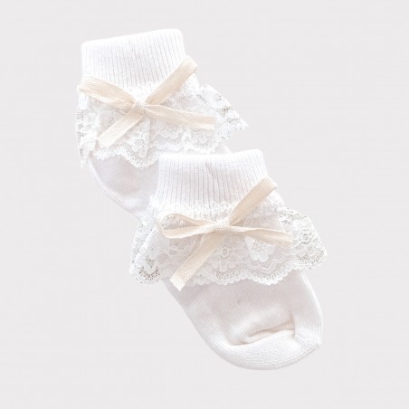 Bawełniane skarpetki z falbanką i beżową kokardką śmietankowe 0-3m
