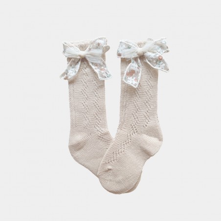 Ażurowe podkolanówki z kokardką w kwiaty beżowe
