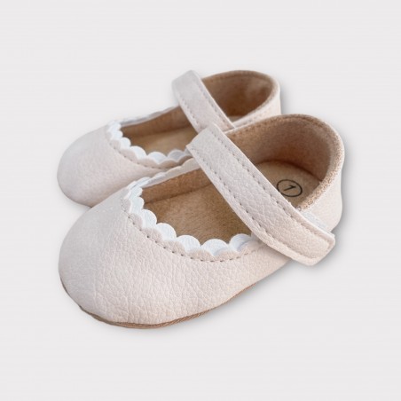 Buciki niemowlęce z falbanką pudrowe