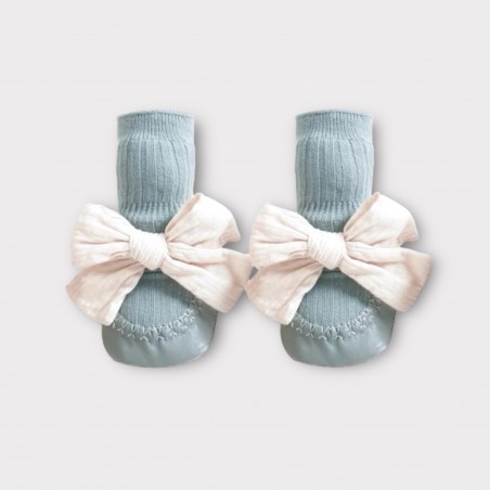 ANTYPOŚLIZGOWE BUCIKI ZE SKARPETKĄ I MUŚLINOWA KOKARDKĄ oliwkowe