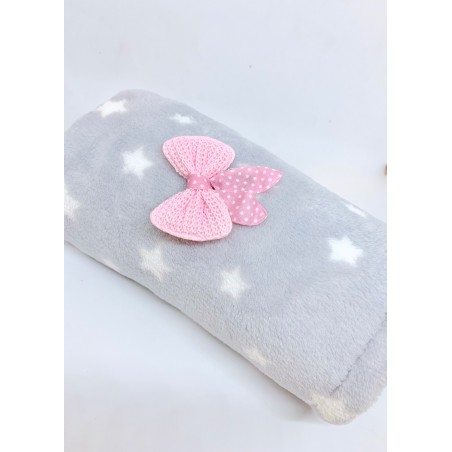 kocyk z mikrofibry szare gwiazdki marki Aruś