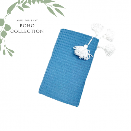 Koc / kocyk wafelek 75x100 Boho collection deep blue pompons