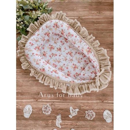 Kokon otulacz bawełniany z falbanką Romantic Roses collection- z beżową koronką