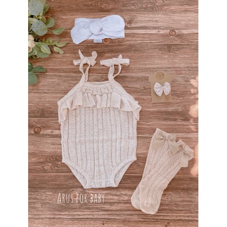 Ażurowe body z falbanką beżowe