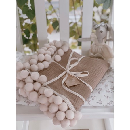 Kocyk Muślinowy 100x75 pompons karmelowy