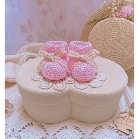 Sweterkowe skarpetki/ buciki z koronką pastelowy róż